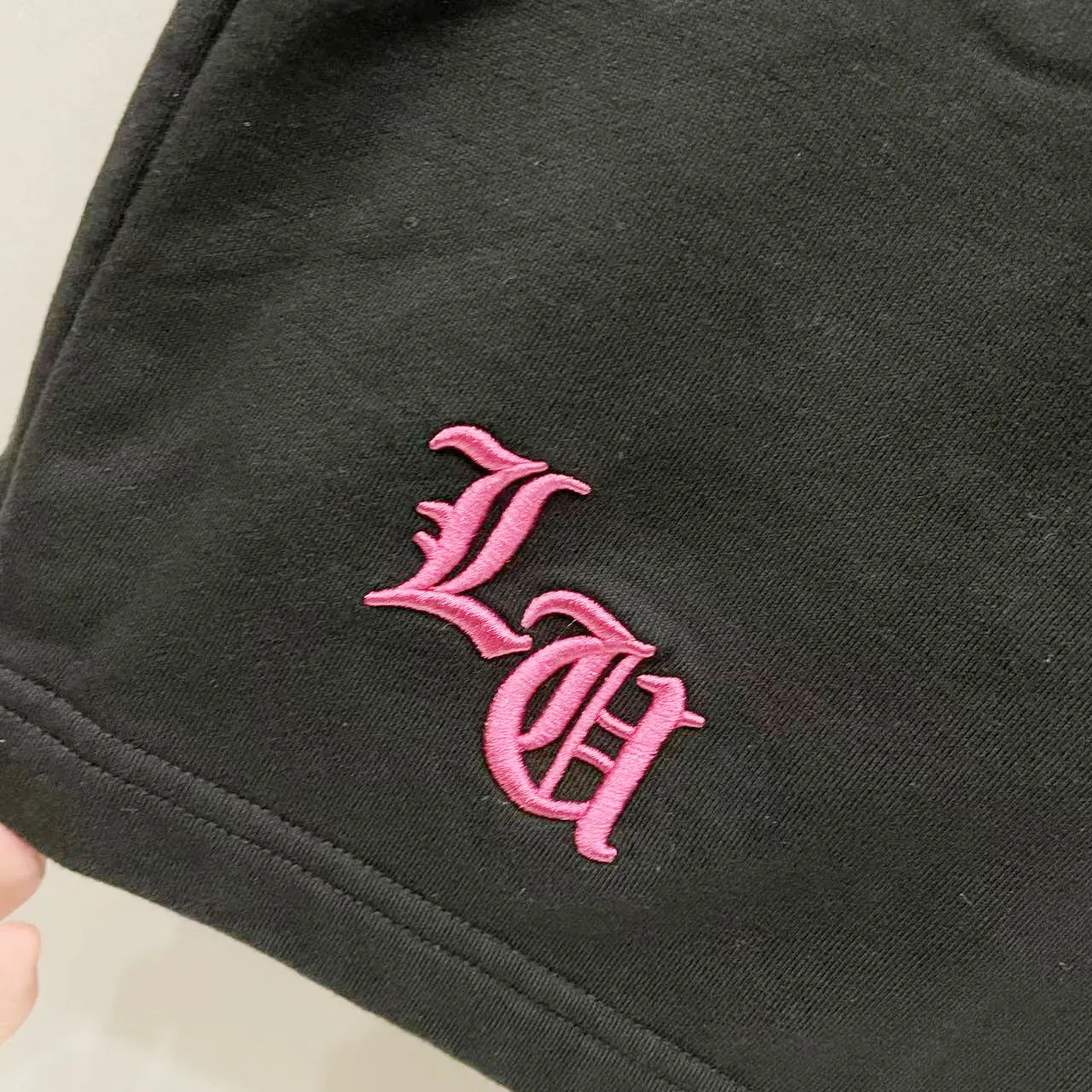 P190 chrome hearts/Chrome hearts pure cotton terry fabric shorts, three-dimensional Sanskrit cross hardware embroidery🪡LOGO logo, official synchronization, high version, high quality, fashionable personality, versatile trend, pure original quality, original fabric, tag, collar label, washed wheat, complete three standards, color: black, white, apricot. Size: S-XL